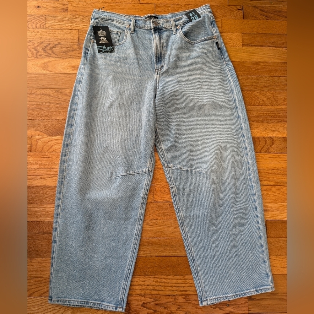 NWT Silver Barrel Leg Ankle Jeans